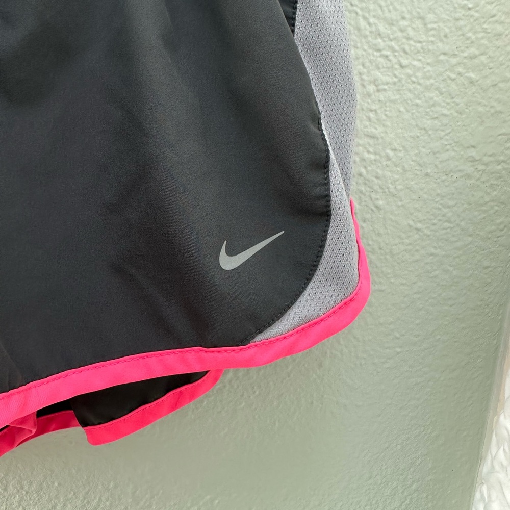 Women’s Nike Black and Pink Dri-Fit Shorts size L - Picture 4 of 8